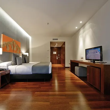 Carris Marineda Hotel A Coruña